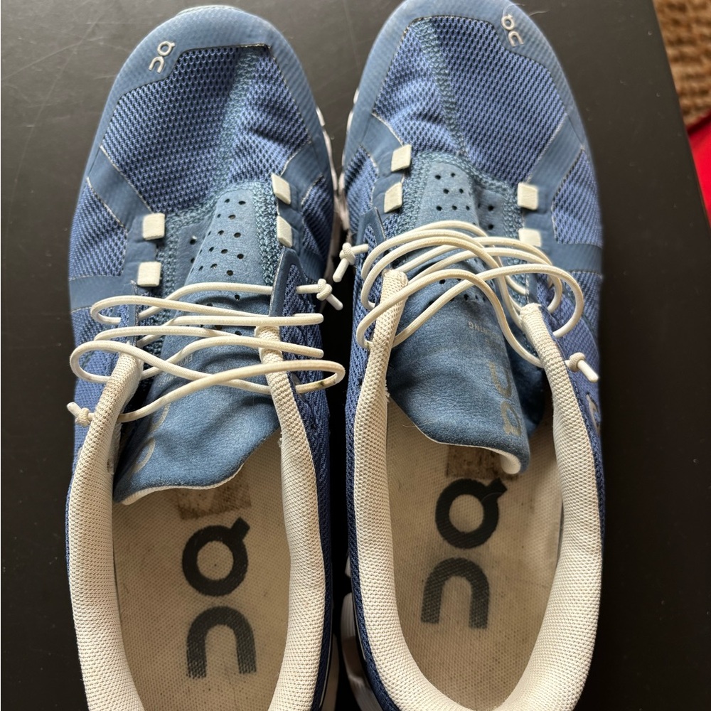 On cloud Running Blue and White Athletic Shoes with Signature Cushioning